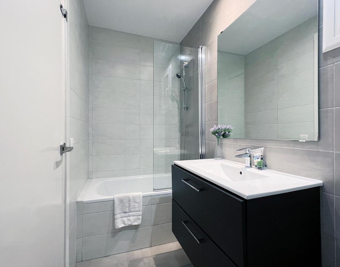 Stay U-Nique Apartments Travessera Barcelona Ngoại thất bức ảnh